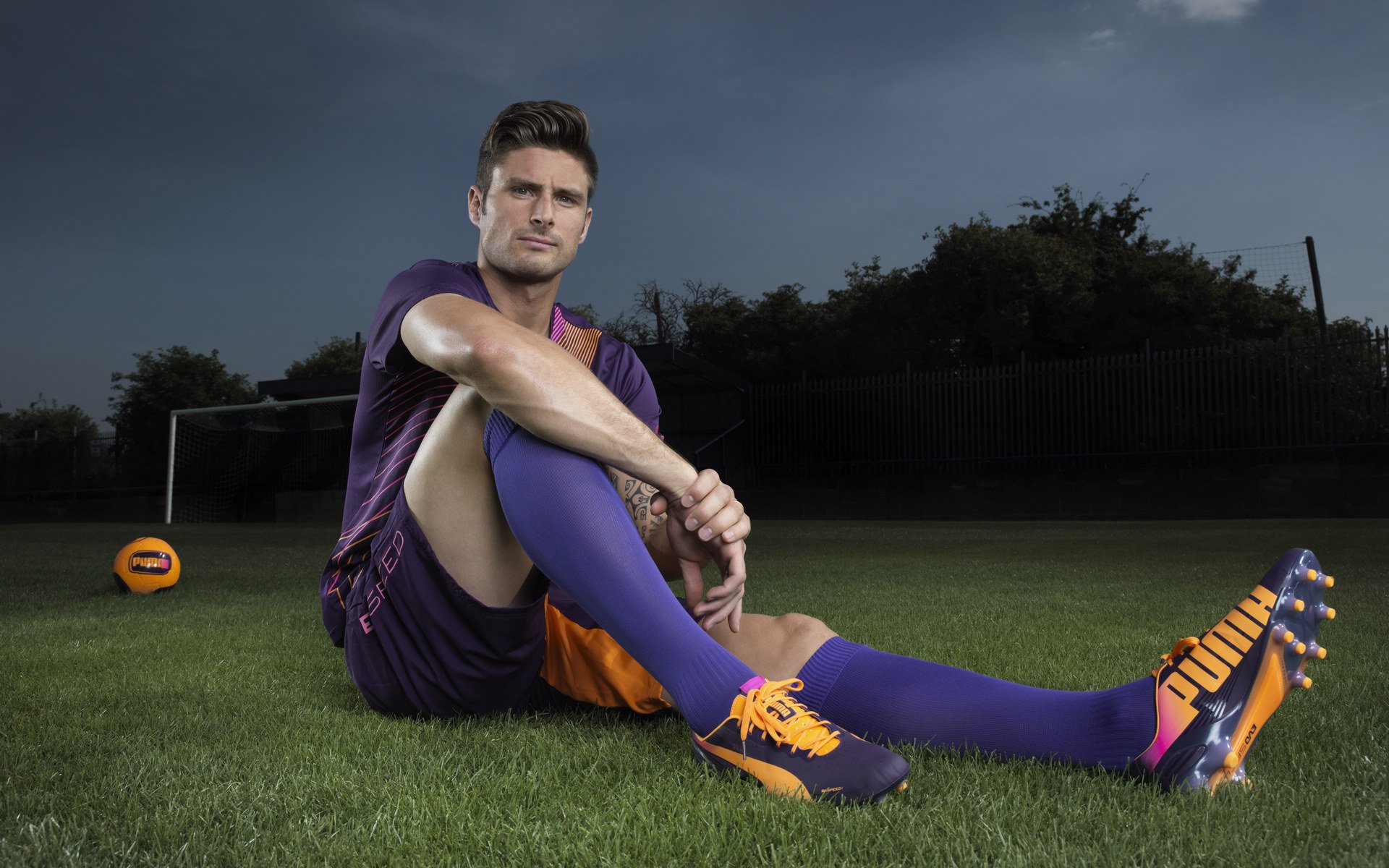 哈兰德状态火热,本赛季已攻入超30球,继续领跑欧洲射手榜,欧冠 哈兰德