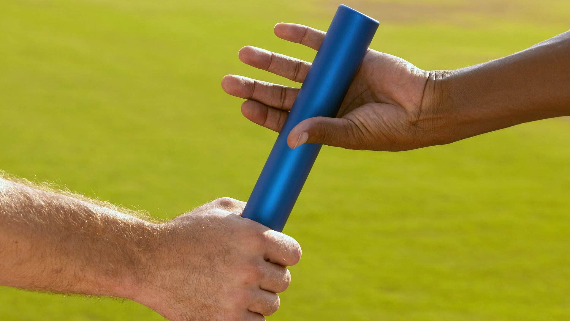 德国男子67公斤级举重选手在决赛中获得银牌，德国女子举重运动员