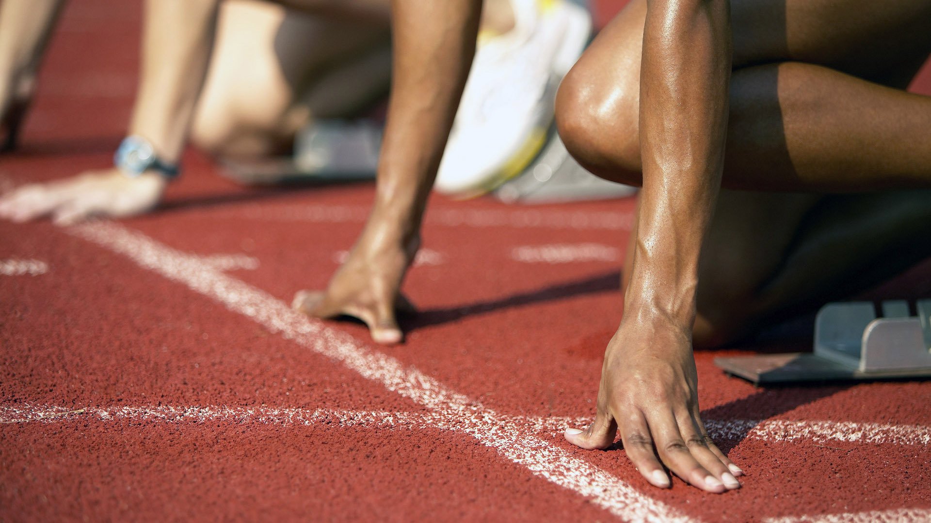 九游体育网址-葡萄牙骑手玛丽亚·卡埃塔诺在2024年葡萄牙盛装舞步锦标赛中以“Hit Plus”马匹获得个人赛铜牌，展现坚韧精神。