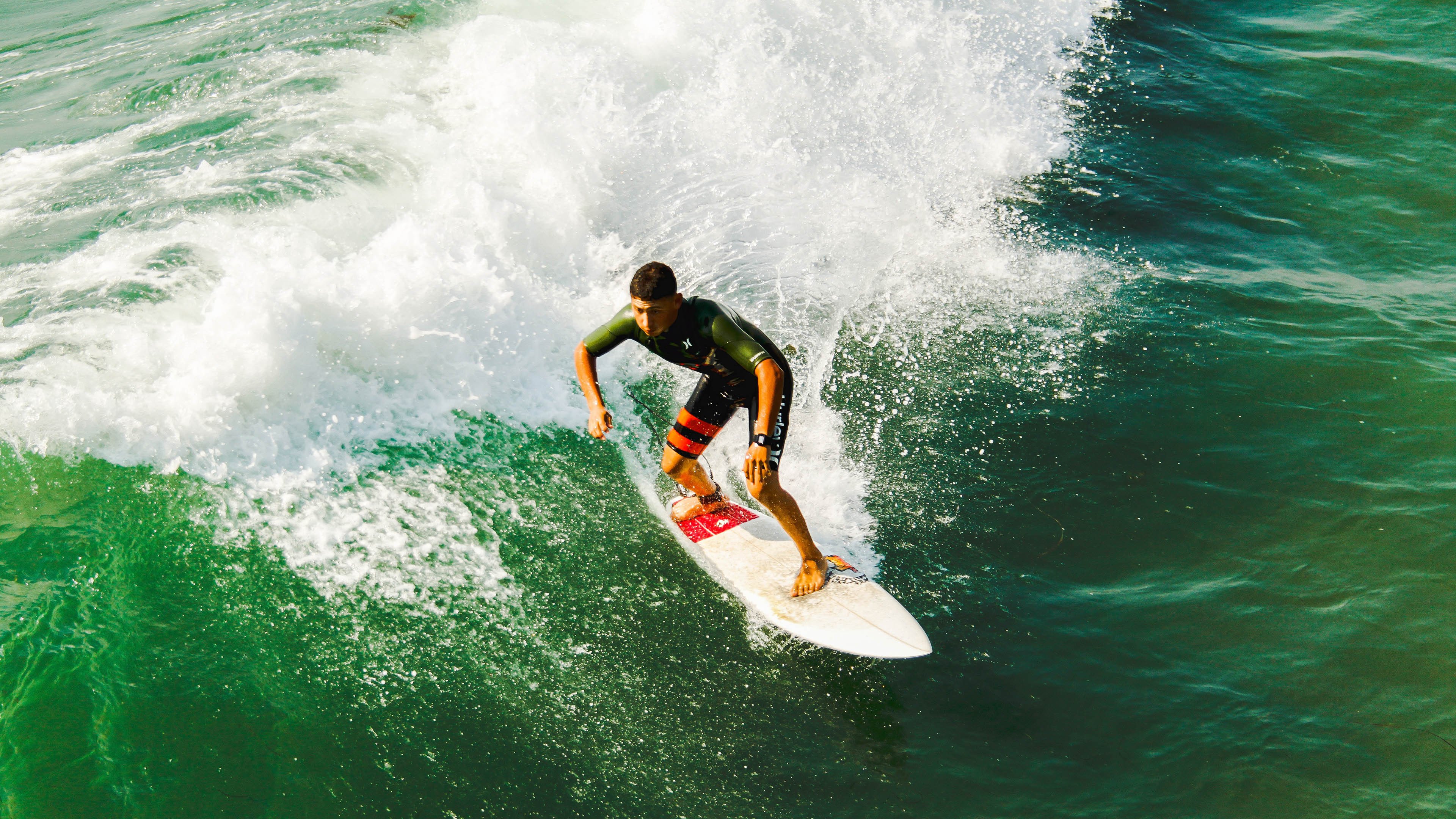 西班牙马术协会与国际马术组织合作，举办青少年马术交流活动，促进国际理解。